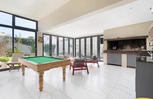 Sunset Beach Villa | On 8th Green Worthing Villa