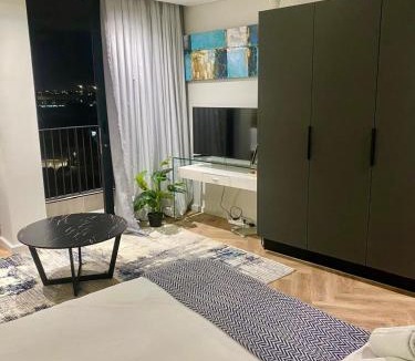 Century City Apartment | On Park Century City Cozy Apartment