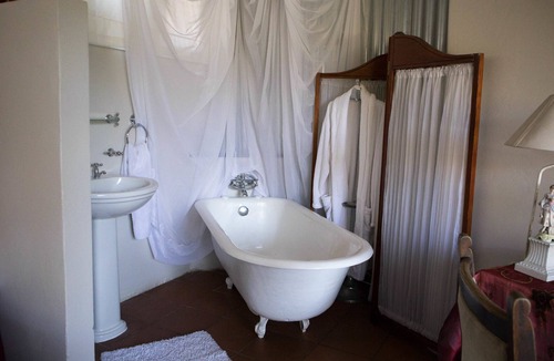 Beacon Bay House | On-the-Summit Lodge & Conference Venue
