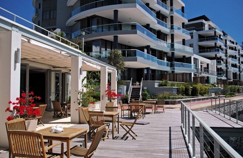 Victoria and Alfred Waterfront Apartment | One Bedroom Apartment - fully furnished and equipped