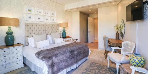 Victoria and Alfred Waterfront Apartment | One Bedroom Apartment - fully furnished and equipped