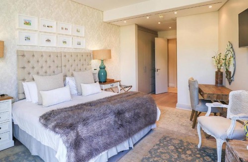 Victoria and Alfred Waterfront Apartment | One Bedroom Apartment - fully equipped Waterfront based