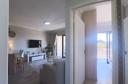 Tokai Apartment | One double bed en-suite