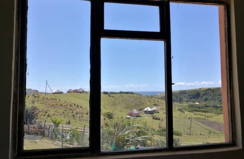 Mdumbi Cabin | One gras hut in Coffee Bay