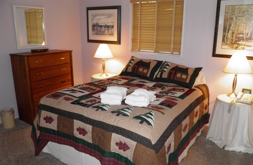 Black Bart House | Only minutes to Heavenly, Cabin just steps to The River - Surround Yourself in Nature and Cozy Comfort!