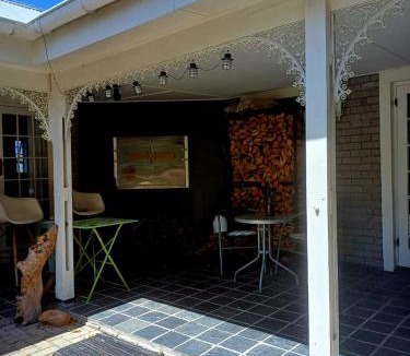 Onrus House | Onrus 4BR House Sleeps 7, Fireplace, Walk to Beach