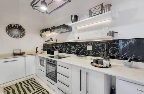 Observatory Apartment | Open Space 2-Bed Apt with Balcony in Observatory