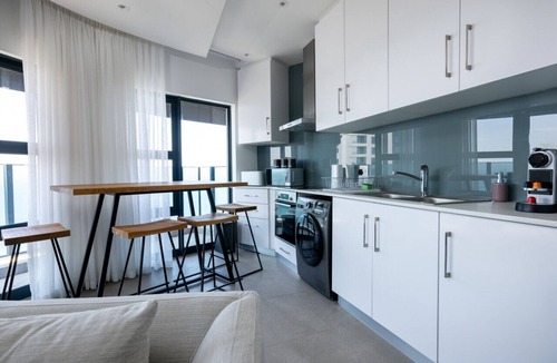 Umhlanga Apartment | Opulent Oceans Apartment 2505 with Sea Views