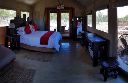 Hammanskraal Cabin | OuKlip Game Lodge