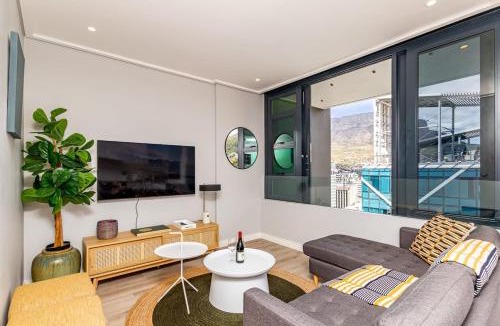 Cape Town City Centre Apartment | Outdoor pool Apartment, Gym, Bar & views