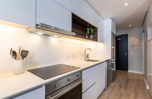 Cape Town City Centre Apartment | Outdoor pool Apartment, Gym, Bar & views