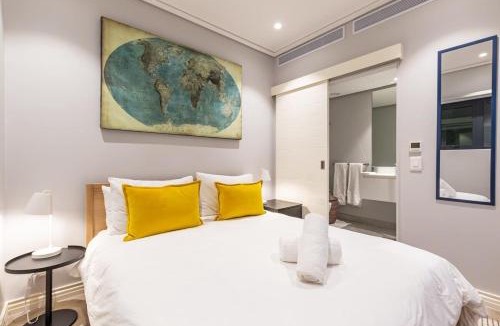 Cape Town City Centre Apartment | Outdoor pool Apartment, Gym, Bar & views