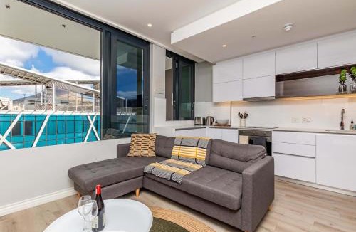 Cape Town City Centre Apartment | Outdoor pool Apartment, Gym, Bar & views