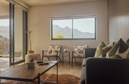 George Central Apartment | Outeniqua View Escape - Le Jardin 304