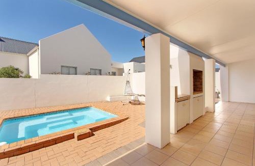 Calypso Beach House | Oyster Retreat by Host Agents