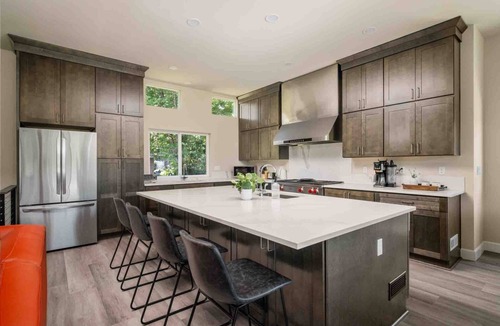 Oak Grove House | Pacific Northwest Luxury with 270° River Views, Hot Tub, Billiards, Shuffleboard, Karaoke, BBQ