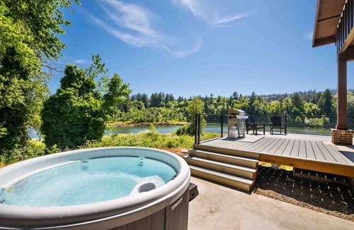Oak Grove House | Pacific Northwest Luxury with 270° River Views, Hot Tub, Billiards, Shuffleboard, Karaoke, BBQ