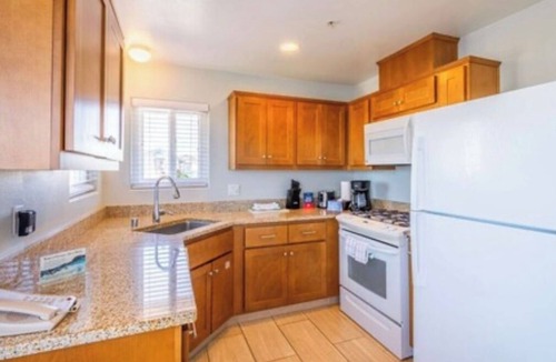 Marina Condo | Pacific Ocean get away- Walk to Beach - Full Kitchen, Washer Dryer, Clean, Cozy