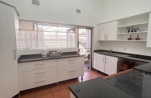 White River House | Palm House Accomodation