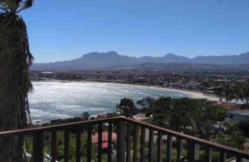 Mountainside Apartment | Palm Tree Self-Catering Apartment