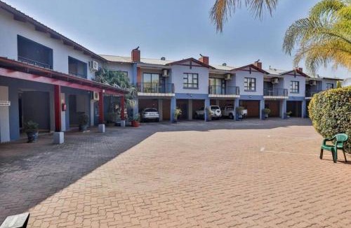 Schoemansville Apartment | Palm Valley Inn - Spacious honeymoon suite unit 9