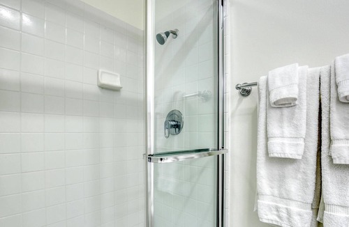 Palo Alto Apartment | Palo Alto 2BR w/ Pool, Spa, and More