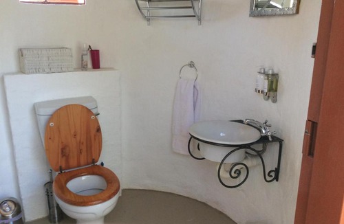 Maruleng Bed & Breakfast | Pangolin Rondavels - Shikwari Nature Reserve