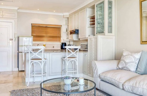 Camps Bay Apartment | Panoramic Apt -Camps Bay, Sea Views, Pool, Parking