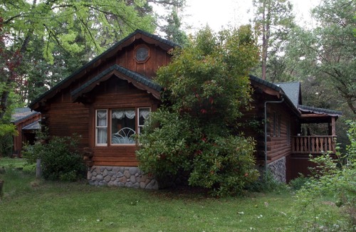 Nevada City Cabin | PAPA BEAR'S LODGE -Best Log Cabin in Nevada City Sleeps up to 10.