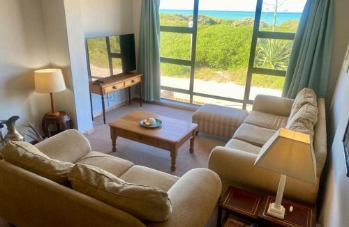 Paradise Beach House | Paradise Beach, Main Beachfront!