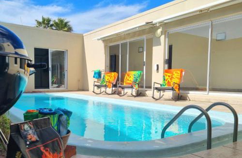Gordons Bay Central House | Paradise Tide - 4 Bedroom Beachfront home with Private Pool