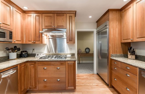 Pacific Heights Condo | Parisian Living in Pacific Heights, Newly Renovated with Classic Charms