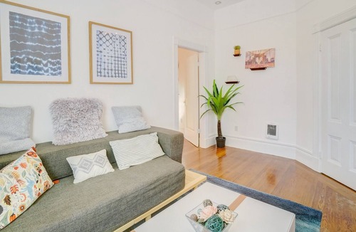 Western Addition Condo | Parking! Cozy Edwardian apartment in Mission/Dolores.