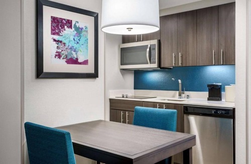 Alviso House | Parks, business, and family days near San Francisco