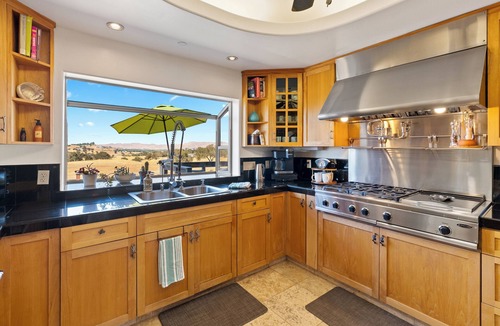 Paso Robles House | Paso Robles Estate w/Hot Tub, Game Room & Views