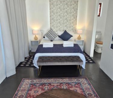Hermanus City-Centre Apartment | Paterson Place Studios