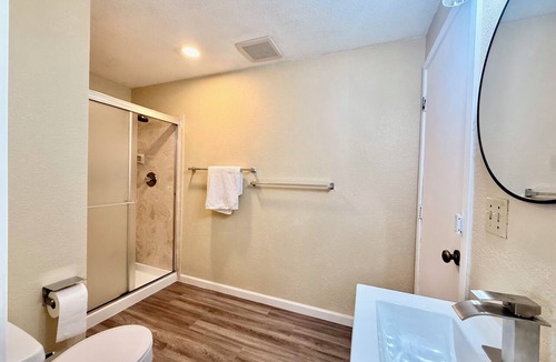 University District Apartment | Peaceful 1-bedroom apartment with AC in vibrant Seattle UW district