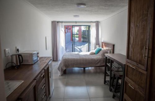 Bloubergstrand Apartment | Peaceful 1-bedroom flatlet, 10 min from the beach