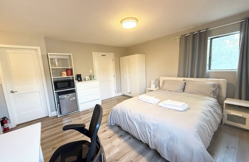 East Palo Alto Bed & Breakfast | Peaceful 1B1B Close to Meta and Stanford breakfast with AC in East Palo Alto