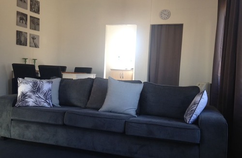 Roodeplaat Ski Chalet | Peaceful and needy holiday flat DStv & WiFi