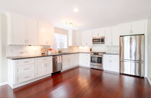 Bayview House | Peaceful City View Retreat!