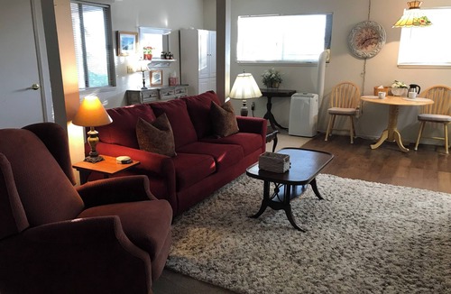 Auburn Cottage | Peaceful Cottage Retreat