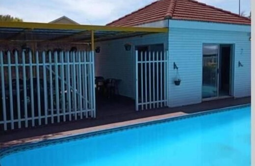 Vanderbijlpark Cottage | Peaceful Cottage very close to The Vaal River with lots of plants!