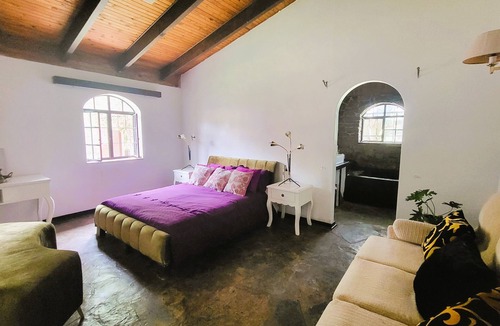 Pretoria Other | Peaceful FarmhousenHacienda courtyard, full kitchen, peaceful, nature's haven.nn