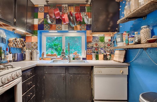 Occidental Cottage | Peaceful Gardem Cottage Nestled Amongst Forested Meadows