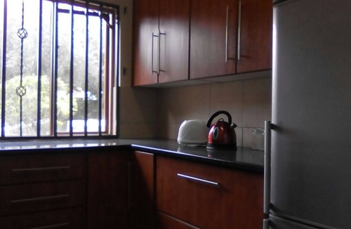 Queenswood Apartment | Peaceful Garden Bachelor apartment