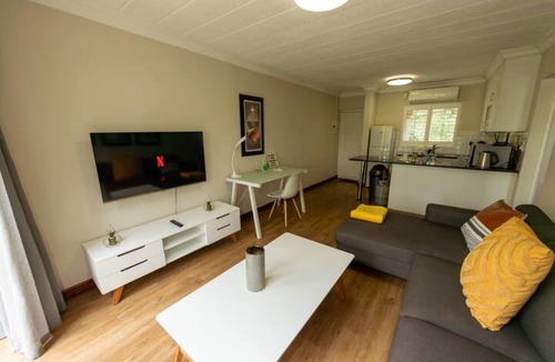Greater Johannesburg Metropolitan Area Apartment | Peaceful home 4,7km to Sandton city
