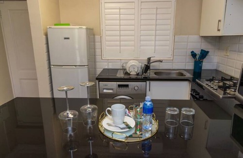 Greater Johannesburg Metropolitan Area Apartment | Peaceful home 4,7km to Sandton city