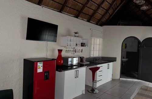 Kempton Park Cabin | Peaceful lodge with free WiFi in Kempton Park, near airport, near airport