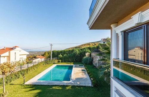 Masukiye Villa | Peaceful Villa with a Garden in Kartepe near Sapanca